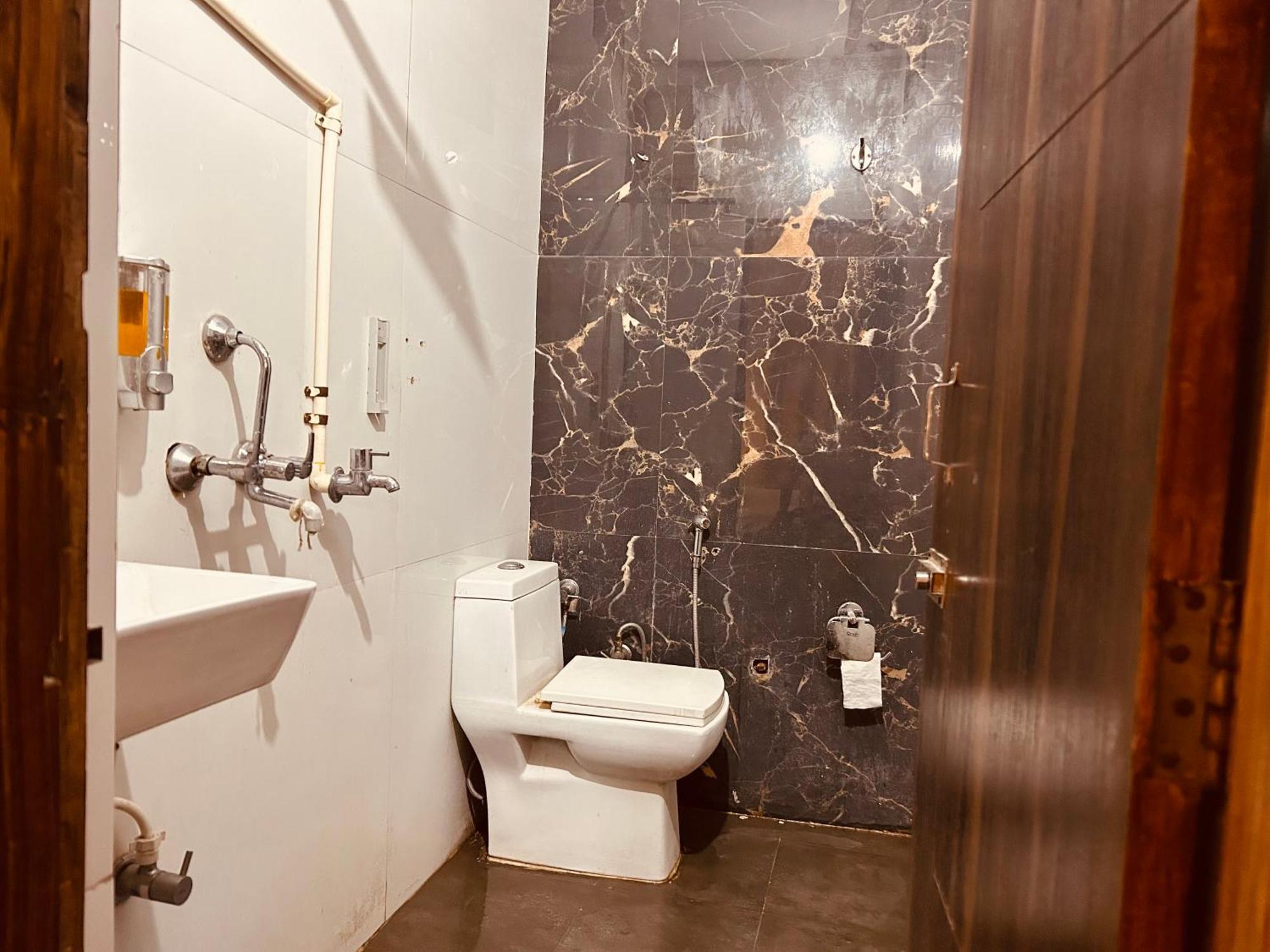 The For You Hotel & Restaurant Rishīkesh Dış mekan fotoğraf