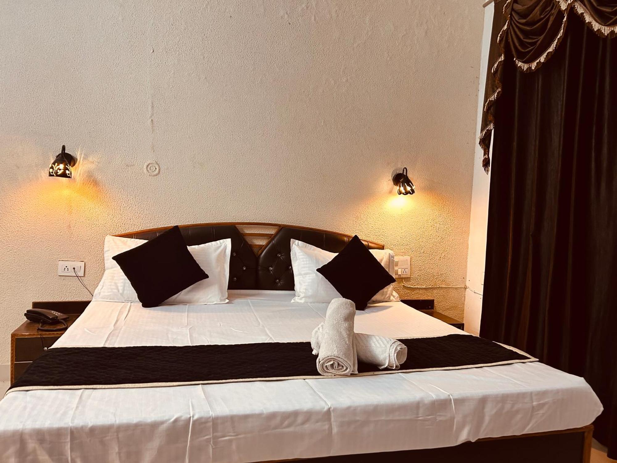 The For You Hotel & Restaurant Rishīkesh Dış mekan fotoğraf