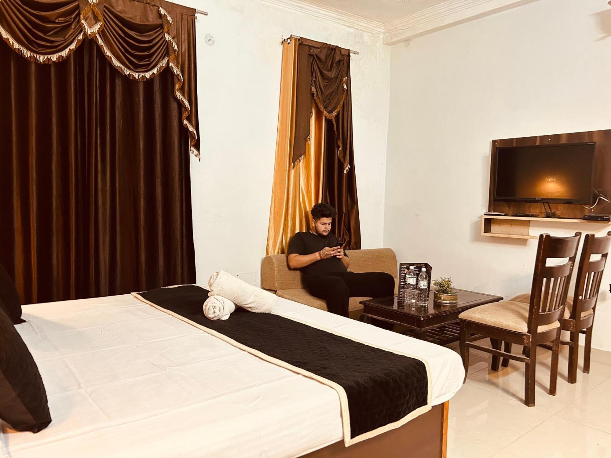 The For You Hotel & Restaurant Rishīkesh Dış mekan fotoğraf