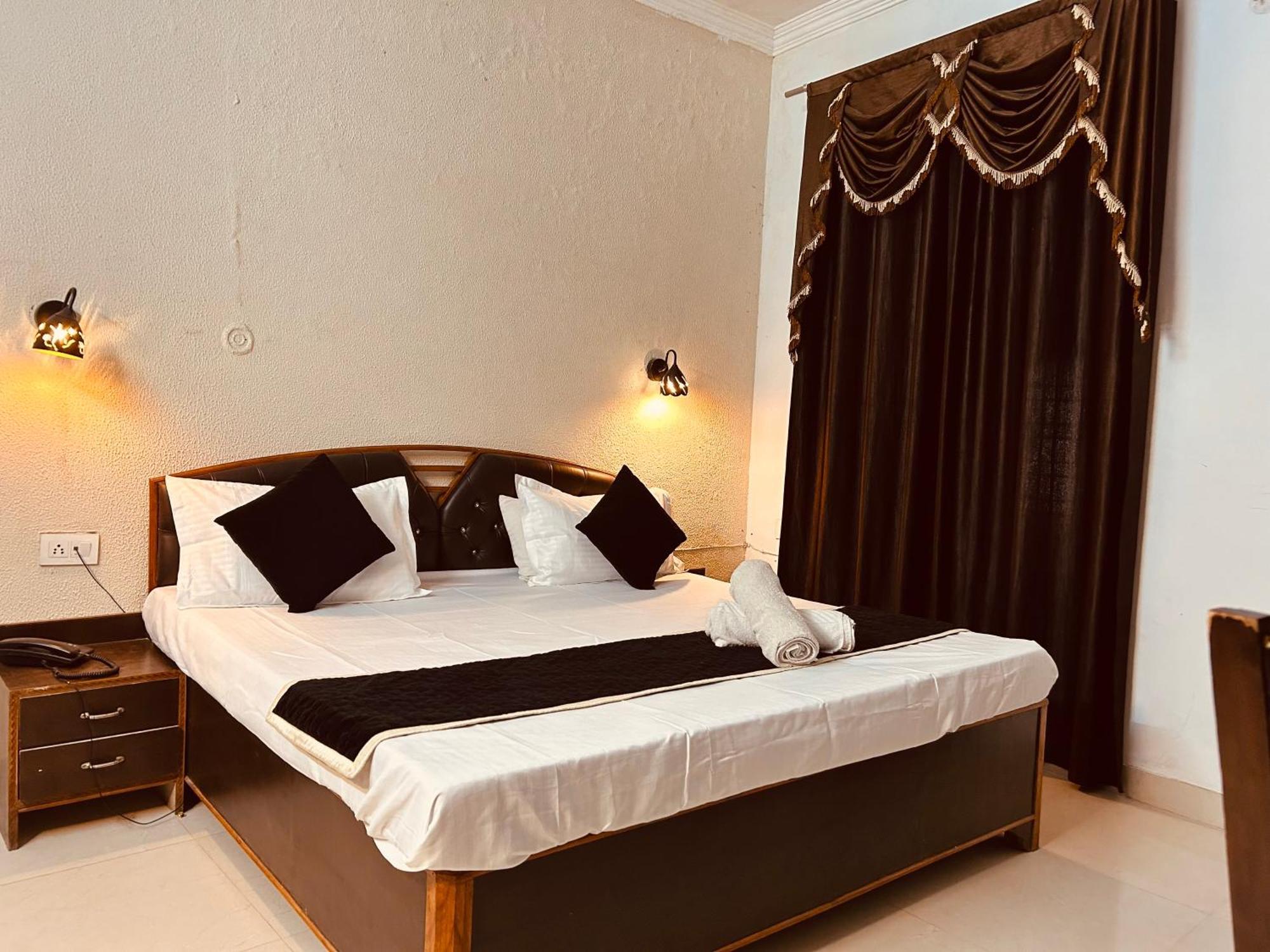 The For You Hotel & Restaurant Rishīkesh Dış mekan fotoğraf